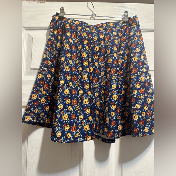 Forever 21 Skirt Womens Floral Mini Skirt - Picture 2 of 5